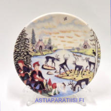 ARABIA, Lappalaiset kes�askareissa. nro.42 sein�lautanen. Design: Andreas Alariesto,1980-luku.Mitat Halkaisija n. 12 cm, 1kpl, 35�/kpl,( Tuote nro 137A )