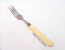 FISKARS,"Luup��" Alkuruokahaarukka Ter�st�, ja beigen/valkoisen v�rist� luuta/bakeliittia,pituus n. 18,6 cm, 0 kpl,( Tuote nro 346AT )