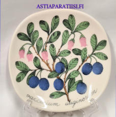 ARABIA,Sein�lautanen " Juolukka" Vaccinium Uliginosum, Botanica,Design:Esteri Tomula,Valmistettu 1984-1986-luku,Korkeus n. 12 cm, leveys n. 12 cm,1 kpl,68� /kpl ( Tuote nro / Item #113E )