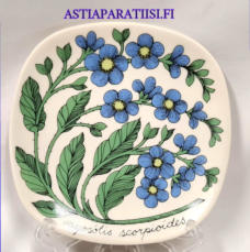 ARABIA,Sein�lautanen " Luhtalemmikki " Myosotis scorpioides, Botanica,Design:Esteri Tomula,Valmistettu 1982-1986 -luku,Korkeus n. 12 cm, leveys n. 12 cm,1 kpl,68 � /kpl ( Tuote nro / Item #120E )