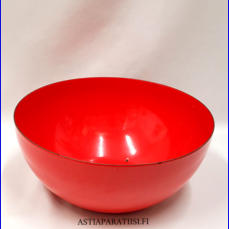 FINEL EMALI,punainen emali salaattikulho,Design:Kaj Franck,Tuotannossa 1959 luku,Kuntokuvaus k�yt�n j�lki�,Halkaisija n. 24 cm,Korkeus n.10,5 cm, 1 kpl, 55� /kpl ( Tuote nro / Item #130N )