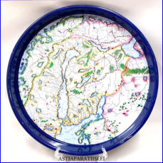 Peltitarjotin suomalaisia karttoja v.1967,k�yt�n j�lki�,halkaisija n.30 cm,2 kpl,28� / kpl. (Tuote nro / Item 230N)
