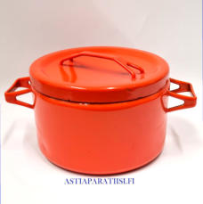FINEL EMALI,punainen emalikattila,Design:Seppo Mallat,suunniteltu 1973-luvulta,Kuntokuvaus k�yt�n j�lki�,Korkeus n.10,8 cm, 1 kpl,75� /kpl ( Tuote nro / Item #304N )
