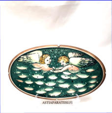 ARABIA, Sein�laatta " Pilviss� hiljaa keinuen ", Suuri Suomalainen Kirjakerho,Design:Helj� Liukko-Sundstr�m, Korkeus n. 16,3 cm, leveys n. 27,5 cm 105�( Tuote nro / Item #166HL )