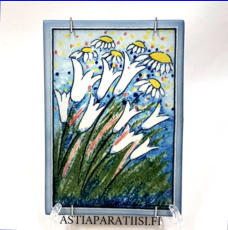 ARABIA, Sein�laatta "  Syv�ll� syd�mess� ", Design:Helj� Liukko-Sundstr�m, Valmistettu 2002,Korkeus n. 15,5 cm, leveys n. 11 cm 55 �( Tuote nro / Item #202HL )