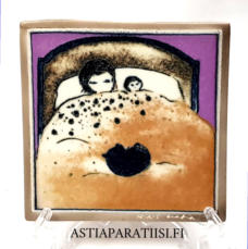 ARABIA, Sein�laatta "  Sisarukset nukkumassa", Design:Helj� Liukko-Sundstr�m, Valmistettu 1982,Korkeus n. 11,8 cm, leveys n. 11,8 cm 65 �( Tuote nro / Item #219HL )
