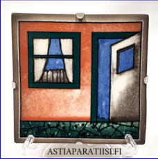 ARABIA, Sein�laatta " Iloa asumiseen" tilausty� VVO, Design:Helj� Liukko-Sundstr�m, Valmistettu 1990,Korkeus n. 11,8 cm, leveys n. 11,8 cm 55 �( Tuote nro / Item #229HL )