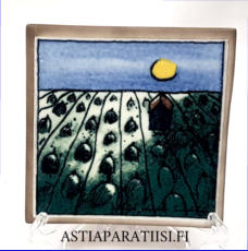 ARABIA, Sein�laatta " Lakeus "  Design:Helj� Liukko-Sundstr�m, Valmistettu 1990,Korkeus n. 11,8 cm, leveys n. 11,8 cm 55 �( Tuote nro / Item #235HL )