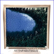 ARABIA, Sein�laatta " Mets� "  Design:Helj� Liukko-Sundstr�m, Valmistettu 1987,Korkeus n. 11,8 cm, leveys n. 11,8 cm 55 �( Tuote nro / Item #236HL )