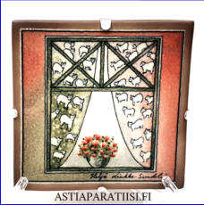 ARABIA, Sein�laatta " Iloa asumiseen " tilausty� VVO, Design:Helj� Liukko-Sundstr�m, Valmistettu 2000,Korkeus n. 11,8 cm, leveys n. 11,8 cm 55 �( Tuote nro / Item #241HL )
