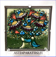ARABIA, Sein�laatta " Iloisesti " , Design:Helj� Liukko-Sundstr�m, Valmistettu 1999,Korkeus n. 11,8 cm, leveys n. 11,8 cm 55 �( Tuote nro / Item #243HL )