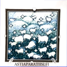 ARABIA, Sein�laatta " Pilvilampaat " , Design:Helj� Liukko-Sundstr�m, Valmistettu 1996,Korkeus n. 11,8 cm, leveys n. 11,8 cm 55 �( Tuote nro / Item #247HL )