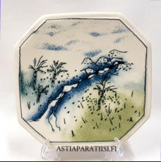 ARABIA, Sein�lautanen  " kev�t ""  Spring " Suunniteltu Finnairille, rajoitettu m��r�, Design:Helj� Liukko-Sundstr�m, Korkeus n. 15 cm, leveys n. 15 cm 35 �( Tuote nro / Item #258HL )