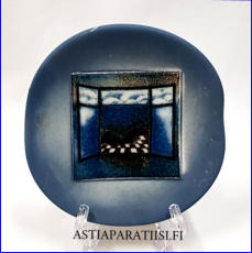 ARABIA, Sein�lautanen " Avoin ihminen  ",Mielenterveyden hyv�ksi, Suomen mielenterveusseura., Design:Helj� Liukko-Sundstr�m, Korkeus n. 11,5 cm, leveys n. 11,5 cm 50 �( Tuote nro / Item #264HL )