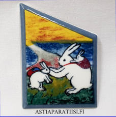ARABIA, Posliini rintakoru " Retkell� ", Design:Helj� Liukko-Sundstr�m, Valmistettu 1996,Korkeus n. 6,3 cm, leveys n. 4,5 cm,  38 �( Tuote nro / Item #303HL )