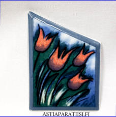 ARABIA, Posliini rintakoru, " Kiitos ",Design:Helj� Liukko-Sundstr�m, Korkeus n. 6,3 cm, leveys n. 4,5 cm 20 �( Tuote nro / Item #310HL )