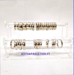 Hopeisia kotimaisia sormuksia miesten ja naisten kihlasormus,sis�mitat n.16mm � 22mm, 12�-25�