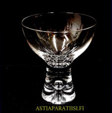 IITTALA,Tapio cocktaillasi  14 cl,Design:Tapio Wirkkala,Korkeus n.9,6 cm, halkaisija n.8,4 cm, 3 kpl,33� /kpl ( Tuote nro / Item #130J )