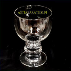 NUUTAJ�RVI ,Herttua olutlasi 50 cl,kultaisella firman logolla,Design: Heikki Orvola,laseja. Valmistaja ennen Nuutaj�rve�: V�rtsil�-ArabiaTuotannossa: 1969,Korkeus n.15,7 cm ,halkaisija n.9,7 cm, 2 kpl,32�/kpl,( Tuote nro / Item #184J )