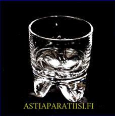 IITTALA ,Kippis snapsilasi,Design:Timo Sarpaneva, Tuotannossa 1977,Korkeus n.6,5 cm,halkaisija n.5 cm, 2 kpl,12 �/kpl,( Tuote nro / Item #224J )
