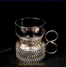 IITTALA, " Tsaikka " kirkas  Lasissa on niklattu messinkinen pidike,kuumajuomalasi, teelasi, gl�gi-lasi 23 cl,Design:Timo Sarpaneva, Tuotannossa 1957,Korkeus n.8 cm ,halkaisija n. 6,7 cm, 32 kpl,12 �kpl.( Tuote nro / Item #310J )