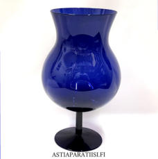 NUUTAJ�RVI,J�ttil�isaromilasi 3403,tumma violetti v�ri Design:Saara Hopea,Suunniteltu:1957,Korkeus n.24 cm , Halkaisija n.11 cm,1 kpl,122 �/kpl,( Tuote nro / Item #373J )