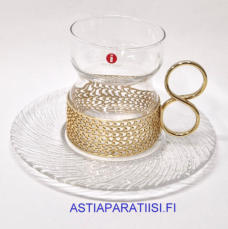 IITTALA,Tsaikka teelasi ja asetti / gl�gimuki, v�rit�n lasi, kullanv�rinen pidike,Design:Timo Sarpaneva,Suunniteltu: 1957-luku,Korkeus n.8 cm , Halkaisija n.6,7 cm, 6 setti,38�/setti, ( Tuote nro / Item #634J )