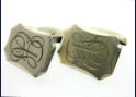 Kalvosinnapit, sign. Osvald M�tt�, Helsinki 1960, mitat n. 2cm x 1,4cm, 0kpl