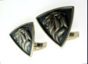 Hopeiset kalvosinnapit , 1963, Design Railo K. S�de, Helsinki, mitat n. 2,4 x 2,4 x 2,4cm, 120�