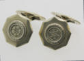 Antti Vasma, Tampere leima, Hopeiset kalvosinnapit v. 1939, mitat n. 2cm x 2cm, 55�