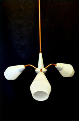 Kattovalaisin metalli- ja lasikuvut, 1950-60 luku,Kolme valopistett�, Mitat: halk. n. 55 cm,Kokonaiskorkeus n.85 cm. ( Tuote nro / Item #109KV )