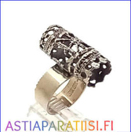 FINNISH DESIGN ,Turun Hopea sormus, Design: Pentti Sarpaneva Vuodelta 1960, Pitsi, hopeaa  Pitoisuus 830, l�hes uudenveroinen 180 mm hinta 160� (sis. alv) (Tuote nro Item 103DK)