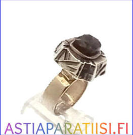 FINNISH DESIGN ,Turun Hopea Kelo sormus, Design: Pentti Sarpaneva Vuodelta 1970, hopeaa  Pitoisuus 830,Tumma kivi,l�hes uudenveroinen 160 mm hinta 140� (sis. alv) (Tuote nro Item 106DK)