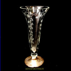 kristallimaljakko alpakkajalka jossa kaiverrus, A lk, YAL 28.10 � 62,Korkeus,n.18,5 cm,halkaisija,n. 8,5 cm,1kpl,45�/kpl ( Tuote nro / Item #115KR )