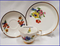 ARABIA,Kulta-aika 8,kahvikuppi 3-osainen,Kupin korkeus n. 6,5 cm, halkaisija n. 8,5 cm,Suunniteltu vuonna 1990, 1 setti ,58�/setti  ( Tuote nro 132 Q )