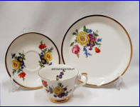 ARABIA,Kulta-aika 11,kahvikuppi 3-osainen,Kupin korkeus n. 6,5 cm, halkaisija n. 8,5 cm,Suunniteltu vuonna 1990, 1 setti ,58�/setti  ( Tuote nro 135 Q )