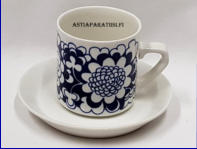 ARABIA,Gardenia kahvikuppi sininen, valkoinen,  Design:Esteri Tomula (koriste), G�ran B�ck (malli),Kupin korkeus n. 6,8 cm, halkaisija n.6,3 cm,Suunniteltu vuonna 1973-1974, 4 kpl,44�/kpl ( Tuote nro 142 Q )
