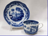 ARABIA,Sininen Singapore kahvikuppi ,1950,L�pikuultavasta maas�lp�posliinista valmistettu kahvikuppimalli Z on ollut tuotannossa vuodesta 1924,Kupin korkeus n. 5,7 cm, halkaisija n.7,5 cm, 5 kpl, 38�/kpl ( Tuote nro 160 Q )