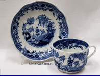 ARABIA,Sininen Singapore teekuppi ,1950,L�pikuultavasta maas�lp�posliinista valmistettu kahvikuppimalli Z on ollut tuotannossa vuodesta 1924,Kupin korkeus n. 7 cm, halkaisija n.9,3 cm, 0 kpl ( Tuote nro 161 Q )