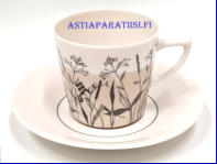 ARABIA,Kes� kahvikuppi beige v�rinen K�sinmaalattu,Design:Esteri Tomula,malli Kaarina Aho,Kupin korkeus n. 6,7 cm, halkaisija n. 7 cm,Suunniteltu vuonna 1957-1961,5 kpl,38�/kpl, ( Tuote nro 170 Q )