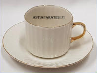 ARABIA,Kultapiisku kahvikuppi kultaisella reunuksella ja korvalla,Design:Kaj Franck,Kupin korkeus n. 5,6 cm, halkaisija n. 7 cm,Suunniteltu vuonna 1957-1970, 8 kpl, 33�/kpl ( Tuote nro 175 Q )