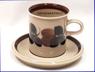 ARABIA, Ruija tee/kahvikuppi,Design: Raija Uosikkinen,Kupin korkeus n.7,7 cm, halkaisija n. 7 cm, Suunniteltu vuonna 1975-1981, 17 kpl, 49�/kpl ( Tuote nro 216Q )