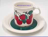 ARABIA,kirsikka kahvikuppi, Design: Inkeri Sepp�l�,Suunniteltu vuonna 1970 (malli), 1975 (koriste), Kupin korkeus n. 6 cm, halkaisija n. 6,3 cm,0 kpl, ( Tuote nro 441Q )