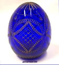 (Russian St Petersburg Cobalt blue engraved handcrafted glass Easter egg collector) / Ven�l�inen Pietari  ker�ilij� Koboltinsininen lasi kaiverrettu k�sity�n�, lasi p��si�ismuna.Korkeus n. 8,5 cm, halkaisija n.6,5 cm,0kpl