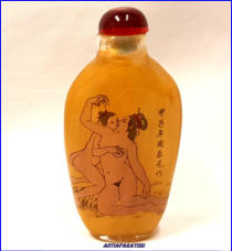 Kiinalainen k�sinmaalattu lasipullo ihana alaston nainen / Chinese hand-painted glass bottle A wonderful naked women,korkeus n. 8 cm, halkaisija n.4 cm,1kpl, 45�/kpl