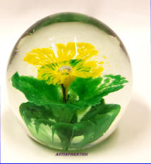 Lasipallo / paperipaino signeerattu Harri Jokinen,korkeus n.8,5 cm, leveys n.8 cm,0kpl