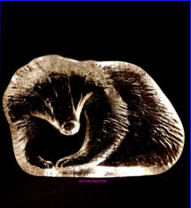 HUMPPILA, Pertti Santalahti, Villi kuningaskunta,(istuva karhu Tamara),1981-luvulta,korkeus n.9,5cm, leveys n.13 cm,1kpl,75�/kpl