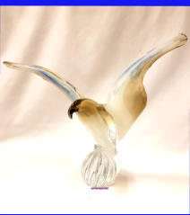 Art Glass Team, Kotka lasilintu, signeerattu: J. Rajalahti / R.S, reunassa kaiverrus:  Kirsi 1988, n. 33cm x 23,5cm, 1kpl., 75�/kpl.