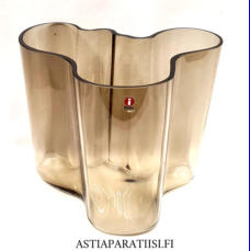 IITTALA, "Savoy"  vaaleanruskea maljakko,Design:Alvar Aalto.Merkitty Alvar Aalto Iittala,Korkeus 16 cm, halkaisija n. 20 cm 2kpl,160� /kpl ( Tuote nro / Item #103MA )