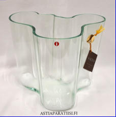 IITTALA, "Savoy"  Omenan vihre� v�ri  maljakko ,Design:Alvar Aalto 100V Iittala 1998".Merkitty Alvar Aalto Iittala,Korkeus 16 cm, halkaisija n. 20 cm 1kpl,375� /kpl ( Tuote nro / Item #107MA )